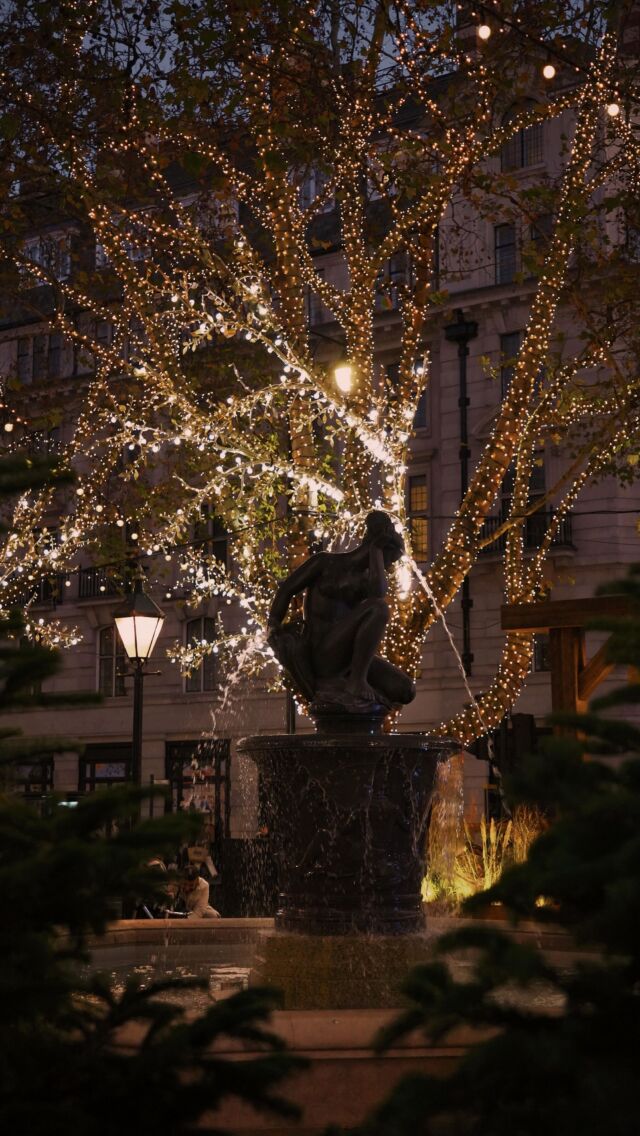 Date night in Sloane Square…Between gift-wrapped parcels and twinkling lights, there’s a place where time slows down. Our little slice of Paris in the heart of Chelsea invites you to savour the season with your nearest and dearest.